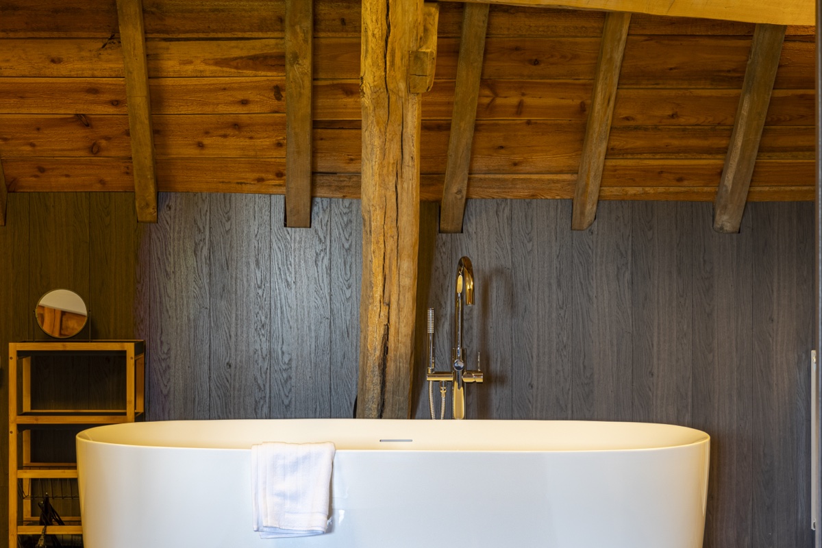 De Bernaige vrijstaand bad — romantisch hotel Wetteren