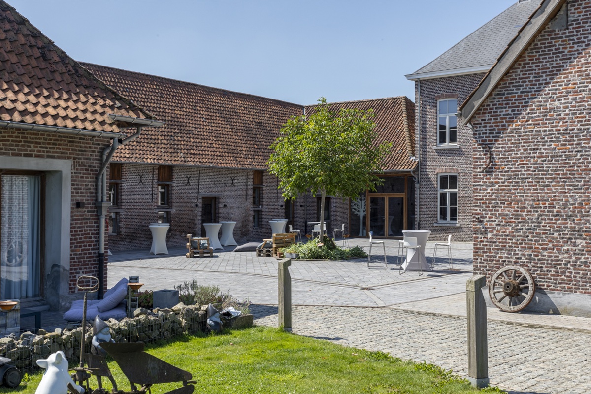 Binnenplaats B&B Burgemeestershof Wetteren — overnachten nabij Gent