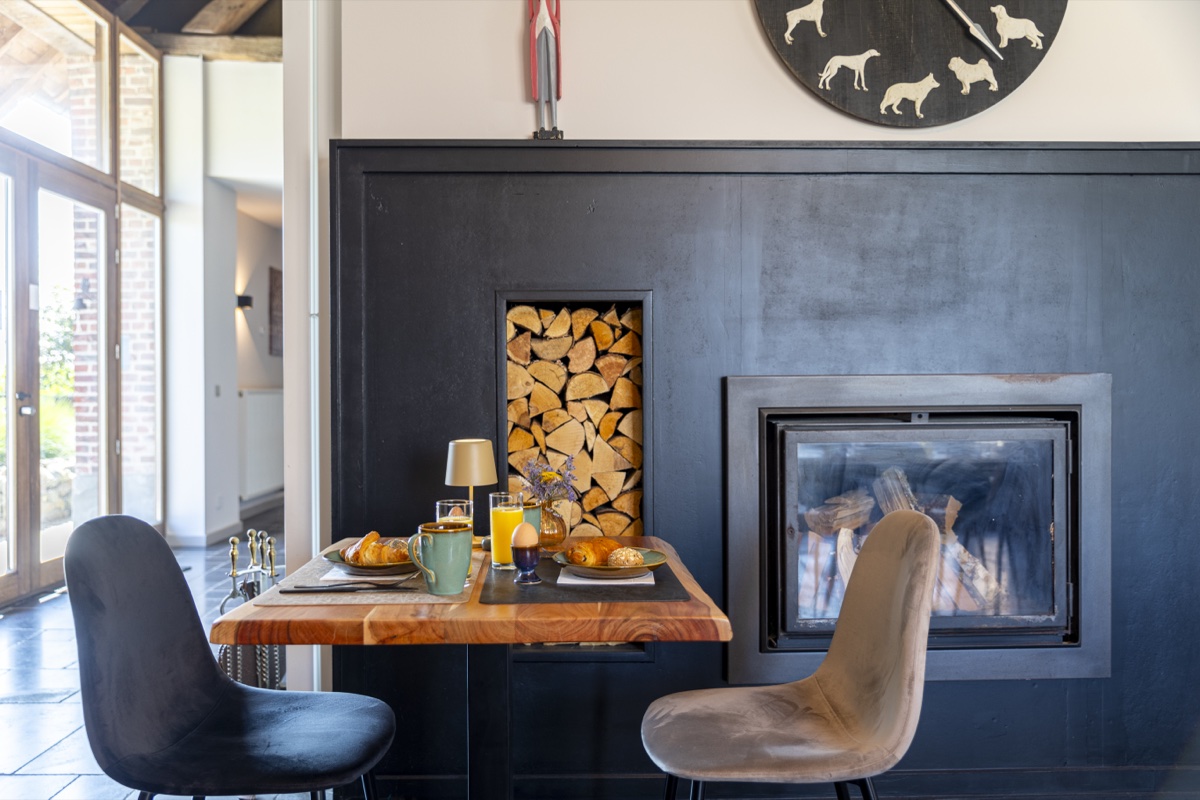 Ontbijt bij open haard — bed and breakfast Massemen