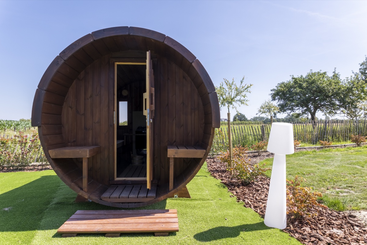 Barrel sauna in de tuin van B&B Burgemeestershof